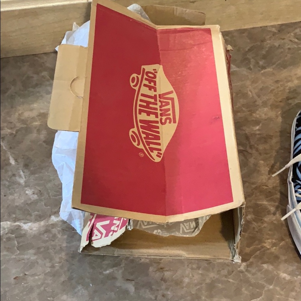 Vans - Picture 5 of 6